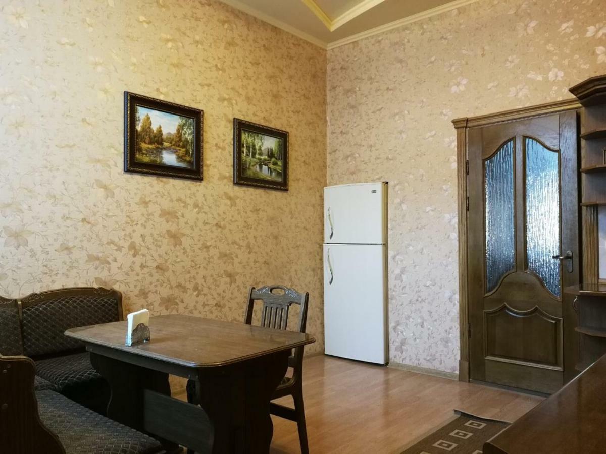 Затишна Квартира В Центрі Міста Ternópil Exterior foto